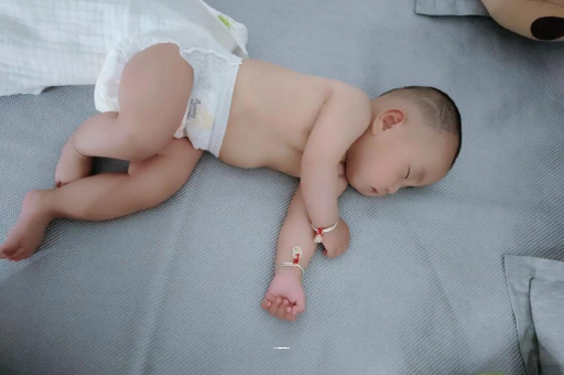 绵阳几个月宝宝会抬头